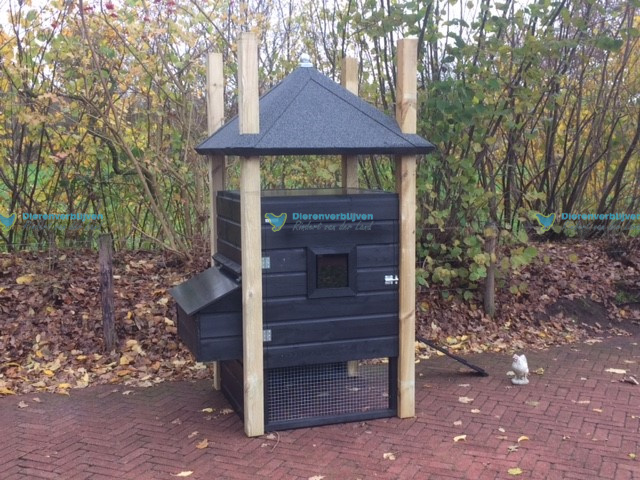 Hooiberg kippenhok zwart