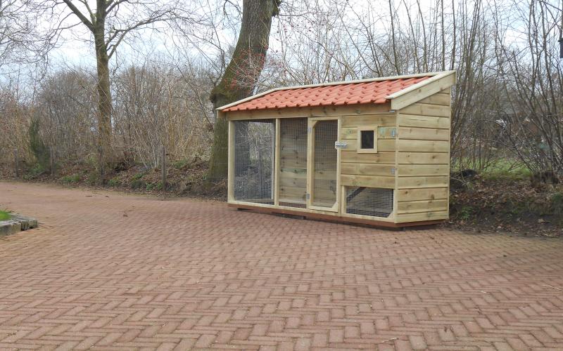 Kippenhok Konijnenhok type A met dakpannen. Kwaliteits dierenverblijven van der Land