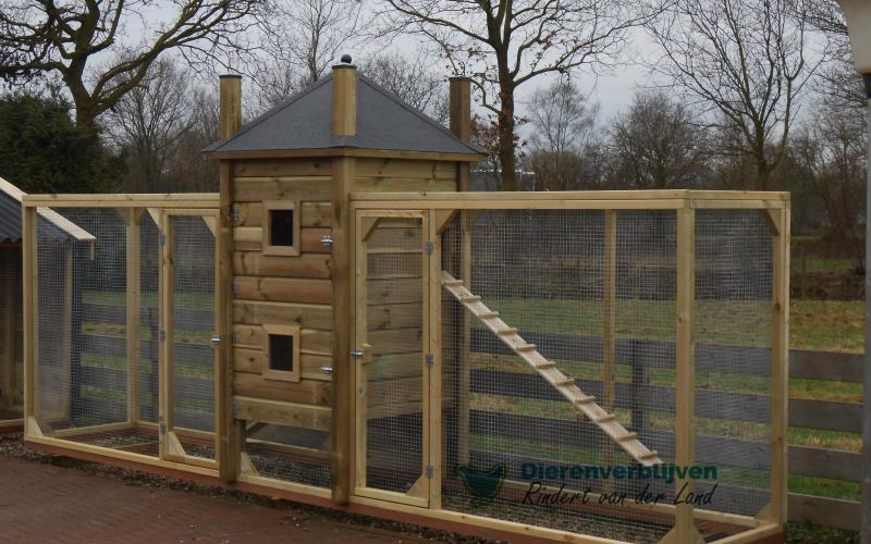 Kippenhok Hooiberg flat met ren type A Kwaliteits dierenverblijven van der Land