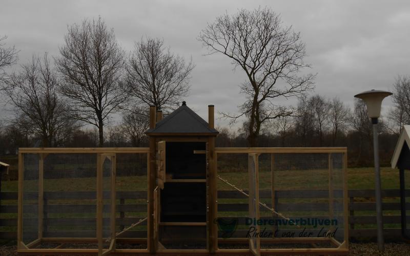 Kippenhok Hooiberg flat met ren type A Kwaliteits dierenverblijven van der Land