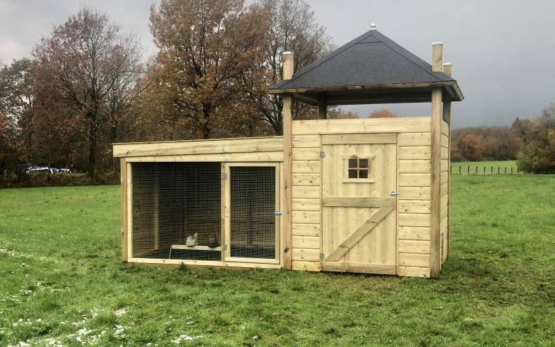 Kippenhok Hooiberg kippenhok met overdekte ren. Kwaliteits dierenverblijven van der Land