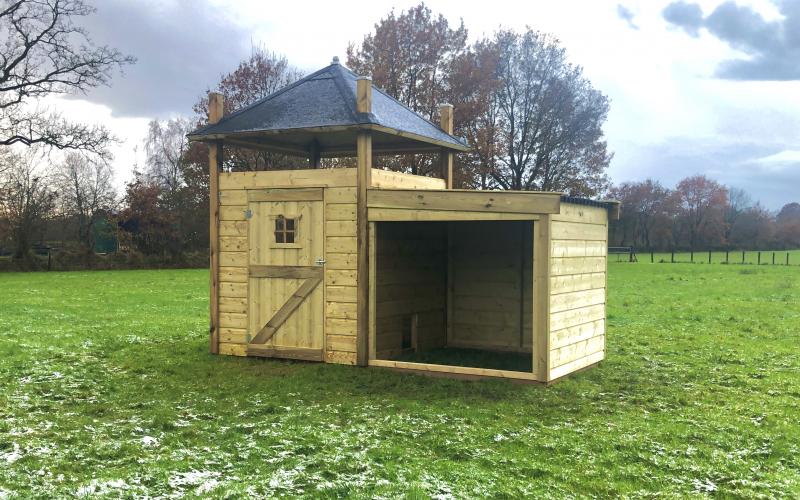 Kippenhok Hooiberg met schuilstal Kwaliteits dierenverblijven van der Land