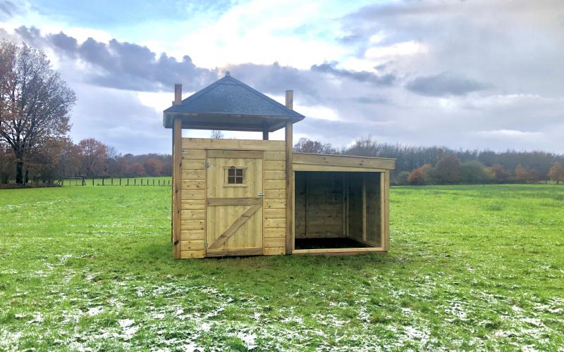 Kippenhok Hooiberg met schuilstal Kwaliteits dierenverblijven van der Land
