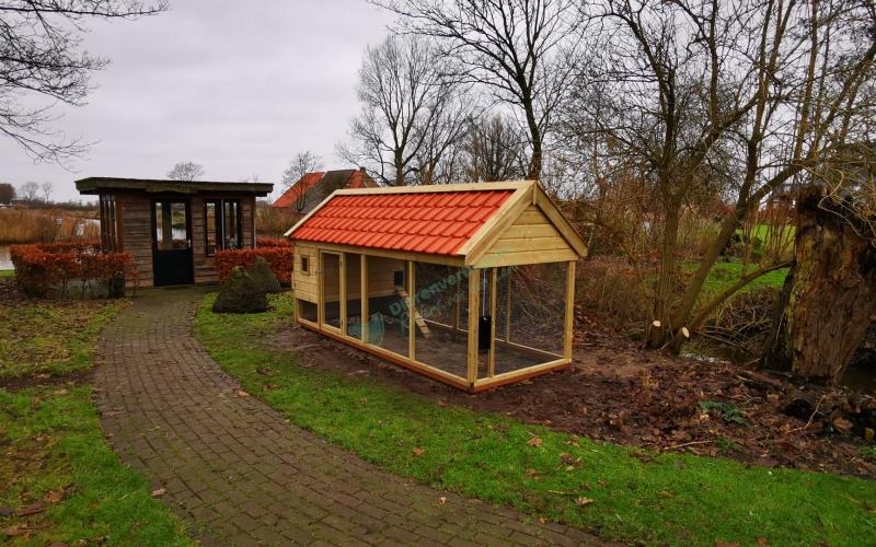 Kippenhok Sneek met dakpannen type I Kwaliteits dierenverblijven van der Land