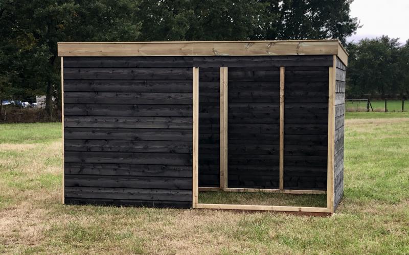 Kippenhok Geitenstal zwart Kwaliteits dierenverblijven van der Land