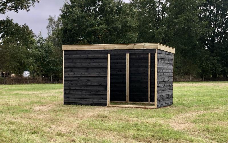 Kippenhok Geitenstal zwart Kwaliteits dierenverblijven van der Land